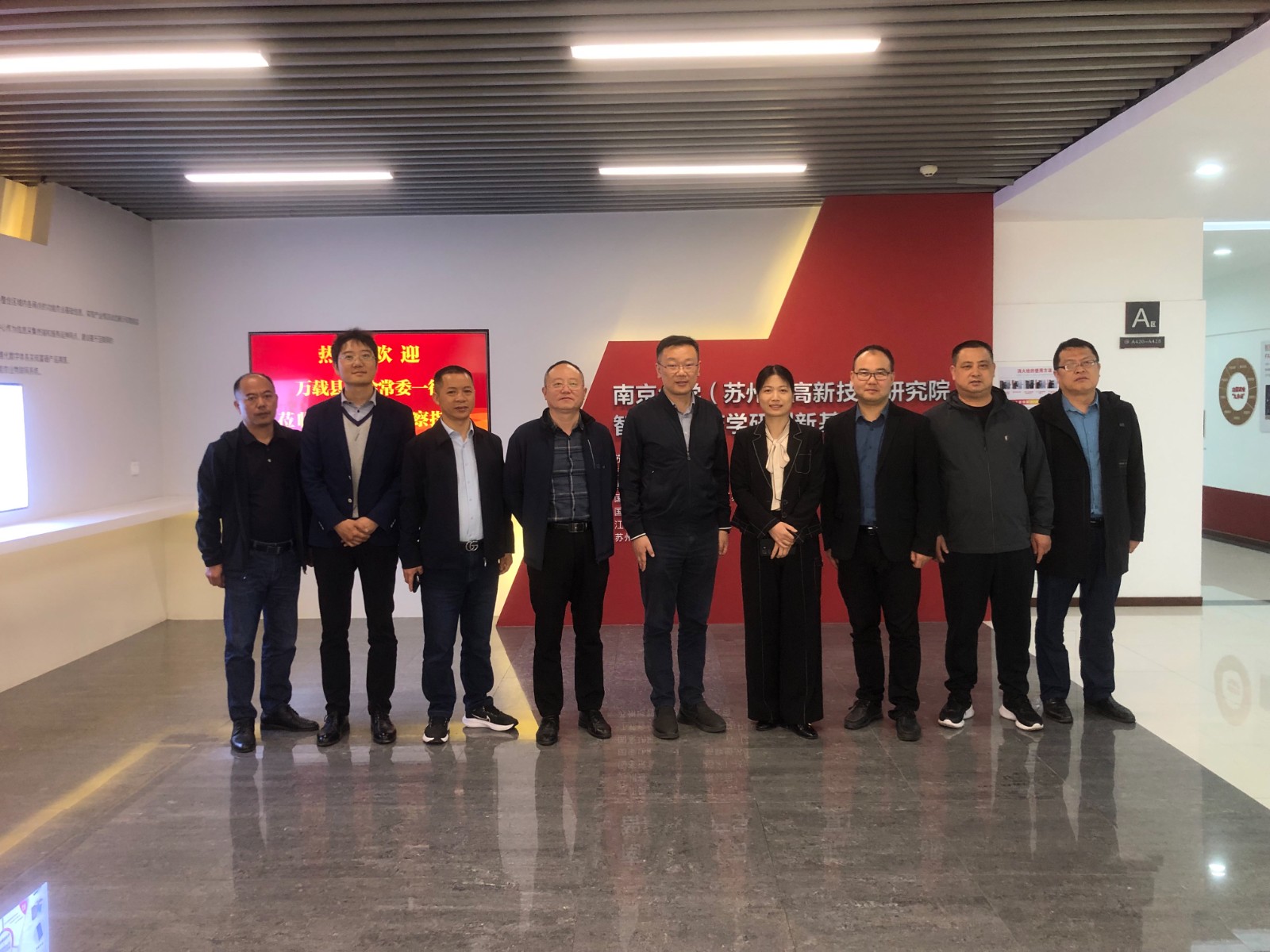 2023.4.2400宜春市萬載縣縣委常委、統(tǒng)戰(zhàn)部部長胡玲帶隊考察硒谷科技(01).jpg